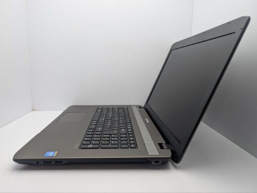 Ноутбук Medion Akoya E7226 / 17.3" (1600x900) TN / Intel Celeron N2930 (4 ядра по 1.83 - 2.16 GHz) / 8 GB DDR3 / 120 GB SSD / Intel HD Graphics / WebCam / АКБ не тримає