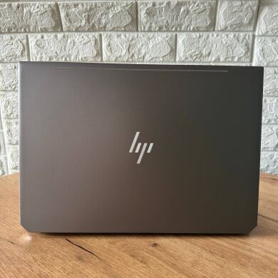 Мобільна робоча станція HP ZBook Studio G5 / 15.6" (1920x1080) IPS / Intel Xeon E-2176M (6 (12) ядер по 2.7 - 4.4 GHz) / 16 GB DDR4 / 512 GB SSD / nVidia Quadro P1000, 4 GB DDR5, 128-bit / WebCam