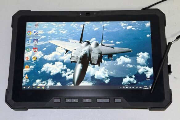 Защищенный планшет Dell Latitude 7202 Rugged Tablet / 11.6" (1366x768) TN Touch / Intel Core M-5Y71 (2 (4) ядра по 1.2 - 2.9 GHz) / 8 GB DDR3 / 256 GB SSD / Intel HD Graphics 5300 / WebCam
