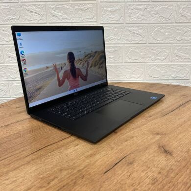 Ультрабук Б-клас Dell Latitude 7520 / 15.6" (1920x1080) IPS / Intel Core i5-1135G7 (4 (8) ядра по 2.4 - 4.2 GHz) / 8 GB DDR4 / 256 GB SSD / Intel Iris Xe Graphics / WebCam