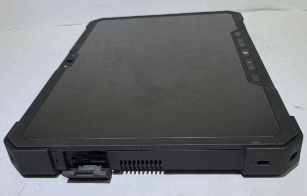 Защищенный планшет Dell Latitude 7202 Rugged Tablet / 11.6" (1366x768) TN Touch / Intel Core M-5Y71 (2 (4) ядра по 1.2 - 2.9 GHz) / 8 GB DDR3 / 256 GB SSD / Intel HD Graphics 5300 / WebCam
