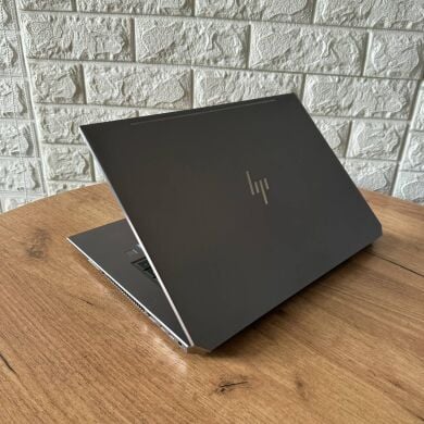 Мобільна робоча станція HP ZBook Studio G5 / 15.6" (1920x1080) IPS / Intel Xeon E-2176M (6 (12) ядер по 2.7 - 4.4 GHz) / 16 GB DDR4 / 512 GB SSD / nVidia Quadro P1000, 4 GB DDR5, 128-bit / WebCam