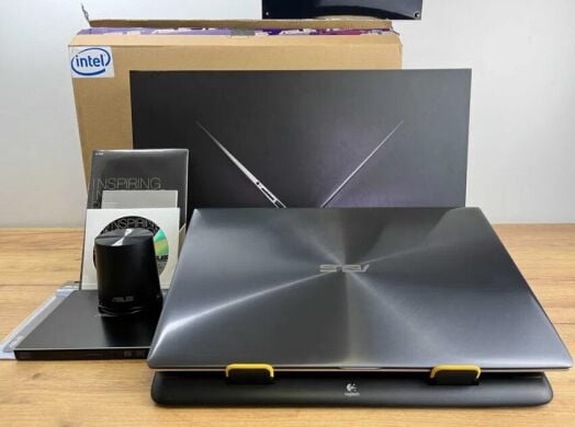 Ігровий ноутбук Б-клас Asus ZenBook UX51VZA / 15.6" (1920x1080) IPS / Intel Core i7-3612QM (4 (8) ядра по 2.1 - 3.1 GHz) / 8 GB DDR3 / 256 GB SSD / nVidia GeForce GT 650M, 2 GB GDDR5, 128-bit / WebCam / Win 10 Pro / АКБ не тримає