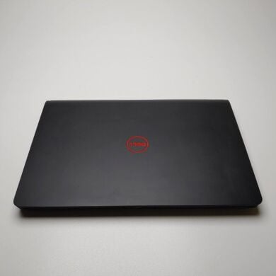 Игровой ноутбук Dell Inspiron 15-5577 / 15.6" (1920x1080) TN / Intel Core i7-7700HQ (4 (8) ядра по 2.8 - 3.8 GHz) / 32 GB DDR4 / 1000 GB SSD / nVidia GeForce GTX 1050 Ti, 4 GB GDDR5, 128-bit / WebCam / Win 10 Home