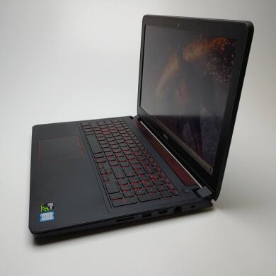 Игровой ноутбук Dell Inspiron 15-5577 / 15.6" (1920x1080) TN / Intel Core i7-7700HQ (4 (8) ядра по 2.8 - 3.8 GHz) / 32 GB DDR4 / 1000 GB SSD / nVidia GeForce GTX 1050 Ti, 4 GB GDDR5, 128-bit / WebCam / Win 10 Home