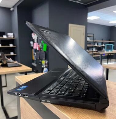 Ноутбук Clevo RM 320 Education W255EU / 15.6" (1366x768) TN / Intel Core i5-3230M (2 (4) ядра по 2.6 - 3.2 GHz) / 8 GB DDR3 / 256 GB SSD / Intel HD Graphics 4000 / WebCam / Win 10 Home