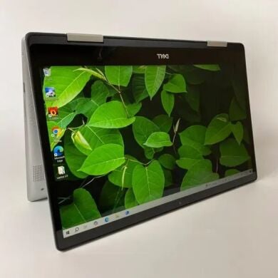 Ноутбук-трансформер Б-класс Dell Inspiron 5582 / 15.6" (1920x1080) IPS Touch / Intel Core i7-8565U (4 (8) ядра по 1.8 - 4.6 GHz) / 16 GB DDR4 / 256 GB SSD / Intel UHD Graphics / WebCam / HDMI