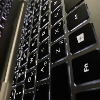 Ноутбук-трансформер Б-класс Dell Inspiron 5582 / 15.6" (1920x1080) IPS Touch / Intel Core i7-8565U (4 (8) ядра по 1.8 - 4.6 GHz) / 16 GB DDR4 / 256 GB SSD / Intel UHD Graphics / WebCam / HDMI