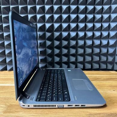 Ноутбук Б-клас HP ProBook 450 G3 / 15.6" (1920x1080) TN / Intel Core i5-6200U (2 (4) ядра по 2.3 - 2.8 GHz) / 8 GB DDR3 / 128 GB SSD / AMD Radeon R7 M340, 4 GB GDDR3, 64-bit / WebCam