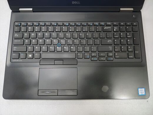 Dell Latitude E5570 / 15.6" (1366x768) TN / Intel Core i3-6100U (2 (4) ядра по 2.3 GHz) / 8 GB DDR4 / 240 GB SSD / WebCam