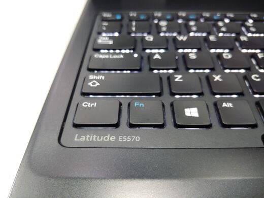 Dell Latitude E5570 / 15.6" (1366x768) TN / Intel Core i3-6100U (2 (4) ядра по 2.3 GHz) / 8 GB DDR4 / 240 GB SSD / WebCam