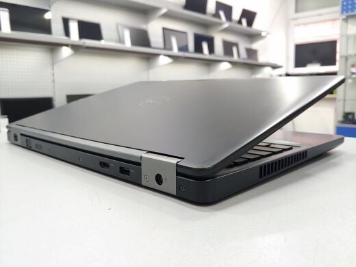 Dell Latitude E5570 / 15.6" (1366x768) TN / Intel Core i3-6100U (2 (4) ядра по 2.3 GHz) / 8 GB DDR4 / 240 GB SSD / WebCam