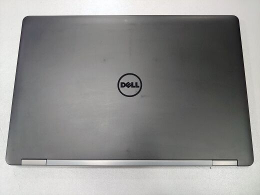 Dell Latitude E5570 / 15.6" (1366x768) TN / Intel Core i3-6100U (2 (4) ядра по 2.3 GHz) / 8 GB DDR4 / 240 GB SSD / WebCam