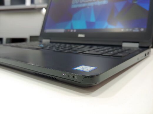 Dell Latitude E5570 / 15.6" (1366x768) TN / Intel Core i3-6100U (2 (4) ядра по 2.3 GHz) / 8 GB DDR4 / 240 GB SSD / WebCam