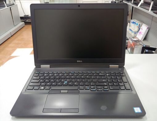 Dell Latitude E5570 / 15.6" (1366x768) TN / Intel Core i3-6100U (2 (4) ядра по 2.3 GHz) / 8 GB DDR4 / 240 GB SSD / WebCam