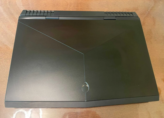 Игровой ноутбук Dell Alienware 17 R5 / 17.3" (1920x1080) IPS / Intel Core i9-8950HK (6 (12) ядер по 2.9 - 4.8 GHz) / 32 GB DDR4 / 256 GB SSD M.2 NVMe PCIe+1000 GB HDD / nVidia GeForce GTX 1080, 8 GB GDDR5X, 256-bit / WebCam