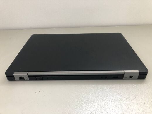 Ігровий ноутбук Dell Latitude E5570 / 15.6" (1920x1080) IPS / Intel Core i7-6820HQ (4 (8) ядра по 2.7 - 3.6 GHz) / 8 GB DDR4 / 256 GB SSD / AMD Radeon R7 M370, 2 GB GDDR5, 128-bit / WebCam / HDMI Ігровий ноутбук Dell Latitude E5570 / 15.6" (1920x1080) IPS / Intel Core i7-6820HQ (4 (8) ядра по 2.7 - 3.6 GHz) / 8 GB DDR4 / 256 GB SSD / AMD Radeon R7 M370, 2 GB GDDR5, 128-bit / WebCam / HDMI