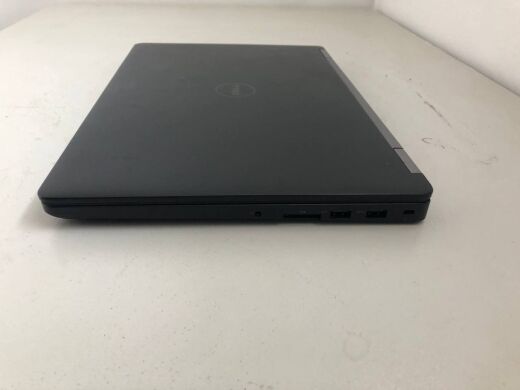 Ігровий ноутбук Dell Latitude E5570 / 15.6" (1920x1080) IPS / Intel Core i7-6820HQ (4 (8) ядра по 2.7 - 3.6 GHz) / 8 GB DDR4 / 256 GB SSD / AMD Radeon R7 M370, 2 GB GDDR5, 128-bit / WebCam / HDMI Ігровий ноутбук Dell Latitude E5570 / 15.6" (1920x1080) IPS / Intel Core i7-6820HQ (4 (8) ядра по 2.7 - 3.6 GHz) / 8 GB DDR4 / 256 GB SSD / AMD Radeon R7 M370, 2 GB GDDR5, 128-bit / WebCam / HDMI