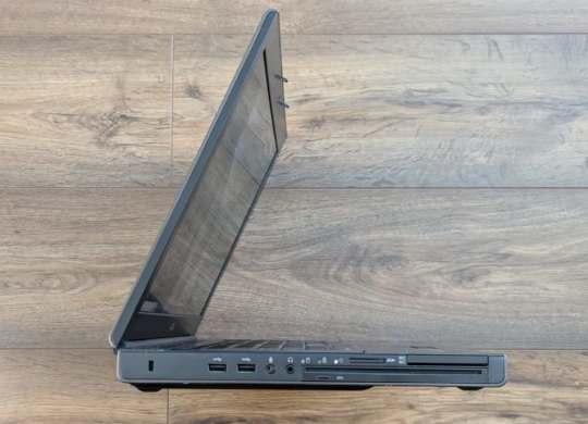 Ігровий ноутбук Dell Precision M6800 / 17.3" (1920x1080) IPS / Intel Core i7-4800MQ (4 (8) ядра по 2.7 - 3.7 GHz) / 8 GB DDR3 / 128 GB SSD / AMD Radeon HD 8950M, 2 GB GDDR5, 128-bit / WebCam