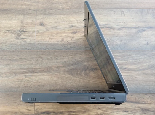 Ігровий ноутбук Dell Precision M6800 / 17.3" (1920x1080) IPS / Intel Core i7-4800MQ (4 (8) ядра по 2.7 - 3.7 GHz) / 8 GB DDR3 / 128 GB SSD / AMD Radeon HD 8950M, 2 GB GDDR5, 128-bit / WebCam