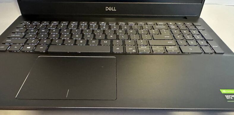 Ігровий ультрабук Dell Vostro 7590 / 15.6" (1920x1080) IPS / Intel Core i7-9750H (6 (12) ядер по 2.6 - 4.5 GHz) / 32 GB DDR4 / 1000 GB SSD / nVidia GeForce GTX 1650, 4 GB GDDR5, 128-bit / WebCam Ігровий ультрабук Dell Vostro 7590 / 15.6" (1920x1080) IPS / Intel Core i7-9750H (6 (12) ядер по 2.6 - 4.5 GHz) / 32 GB DDR4 / 1000 GB SSD / nVidia GeForce GTX 1650, 4 GB GDDR5, 128-bit / WebCam