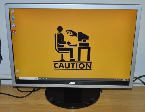 Монітор Б-клас AOC 2219P2 / 22" (1680x1050) TN / VGA, DVI / Вбудовані колонки 2x 1W / VESA 100x100 + Кабелі (VGA або DVI на вибір) та живлення