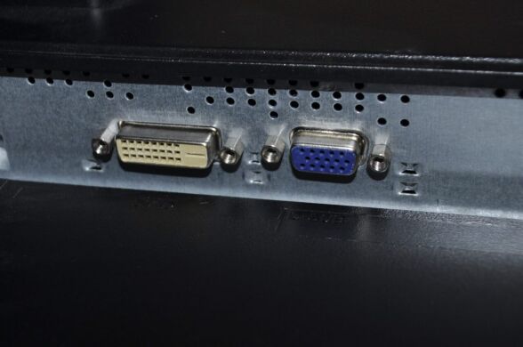 Монітор Б-клас AOC 2219P2 / 22" (1680x1050) TN / VGA, DVI / Вбудовані колонки 2x 1W / VESA 100x100 + Кабелі (VGA або DVI на вибір) та живлення