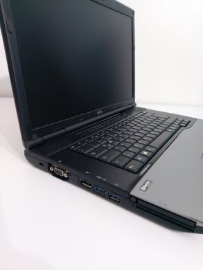 Ноутбук Fujitsu LifeBook E752 / 15.6" (1600x900) TN / Intel Core i5-3210M (2 (4) ядра по 2.5 - 3.1 GHz) / 8 GB DDR3 / 500 GB HDD / Intel HD Graphics 4000 / DVD-RW