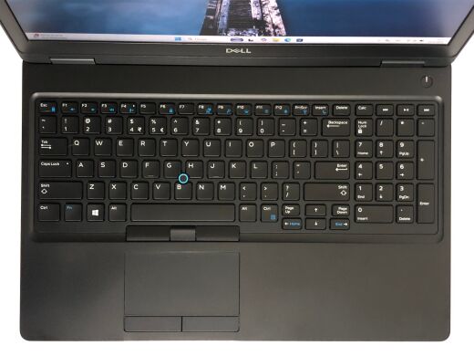 Игровой ультрабук Dell Latitude 5590 / 15.6" (1920x1080) IPS / Intel Core i7-8650U (4 (8) ядра по 1.9 - 4.2 GHz) / 16 GB DDR4 / 256 GB SSD NVMe / nVidia GeForce MX130, 2 GB GDDR5, 64-bit / WebCam / Win 11 Pro