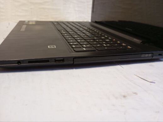 Ноутбук Lenovo G50-45 / 15.6" (1366x768) TN / AMD QC-4000 (4 ядра по 1.3 GHz) / 8 GB DDR3 / 240 GB SSD / AMD Radeon HD 8280 Graphics / WebCam / DVD-RW