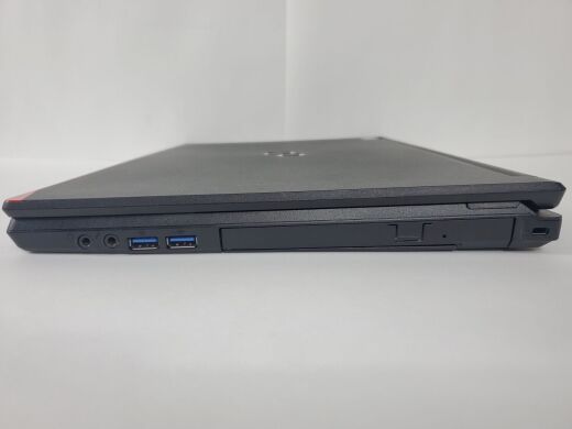 Ноутбук Fujitsu LifeBook E556 / 15.6" (1366x768) TN / Intel Core i5-6200U (2 (4) ядра по 2.3 - 2.8 GHz) / 8 GB DDR4 / 240 GB SSD / Intel HD Graphics 520 / DisplayPort 