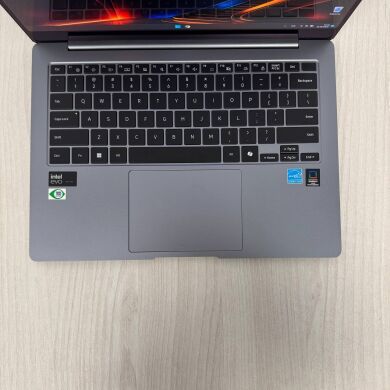 Ультрабук Samsung Galaxy Book4 Pro NP944XGK / 14" (2880x1800) OLED / Intel Core Ultra 7 155H (16 (22) ядер по 1.4 - 4.8 GHz) / 16 GB DDR5 / 1000 GB SSD NVMe / Intel Arc Graphics / WebCam