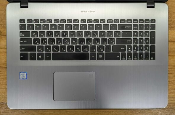 Игровой ноутбук Asus VivoBook N705F / 17.3" (1920x1080) IPS / Intel Core i7-8565U (4 (8) ядра по 1.8 - 4.6 GHz) / 16 GB DDR4 / 256 GB SSD + 1000 GB HDD / nVidia Geforce GTX 1050, 4 GB GDDR5, 128-bit / WebCam / TouchID / Windows 10