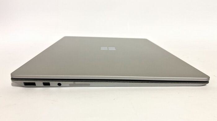 Ультрабук Microsoft Surface Laptop 2 1769 / 13.5" (2256x1504) IPS Touch / Intel Core i5-8350U (4 (8) ядра по 1.7 - 3.6 GHz) / 8 GB DDR4 / 128 GB SSD NVMe / Intel UHD Graphics 620 / WebCam / Win 11 Pro Ультрабук Microsoft Surface Laptop 2 1769 / 13.5" (2256x1504) IPS Touch / Intel Core i5-8350U (4 (8) ядра по 1.7 - 3.6 GHz) / 8 GB DDR4 / 128 GB SSD NVMe / Intel UHD Graphics 620 / WebCam / Win 11 Pro