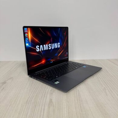 Ультрабук Samsung Galaxy Book4 Pro NP944XGK / 14" (2880x1800) OLED / Intel Core Ultra 7 155H (16 (22) ядер по 1.4 - 4.8 GHz) / 16 GB DDR5 / 1000 GB SSD NVMe / Intel Arc Graphics / WebCam