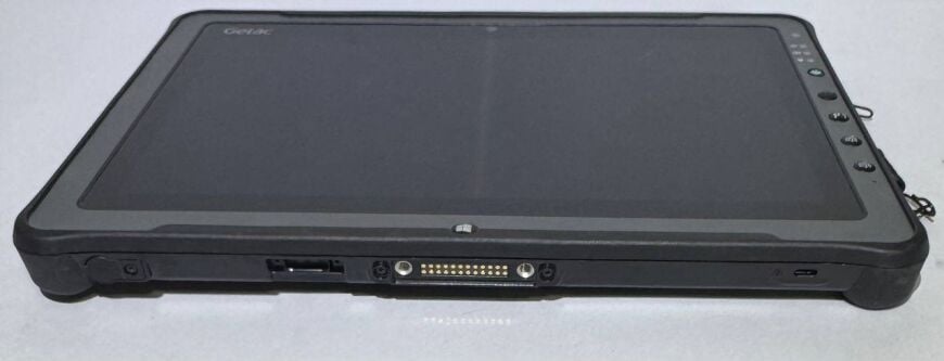 Защищенный планшет Getac F110 G144 / 11.6" (1366x768) TN Touch / Intel Core M-5Y71 (2 (4) ядра по 1.2 - 2.9 GHz) / 8 GB DDR3 / 500 GB SSD / Intel HD Graphics 5300 / WebCam