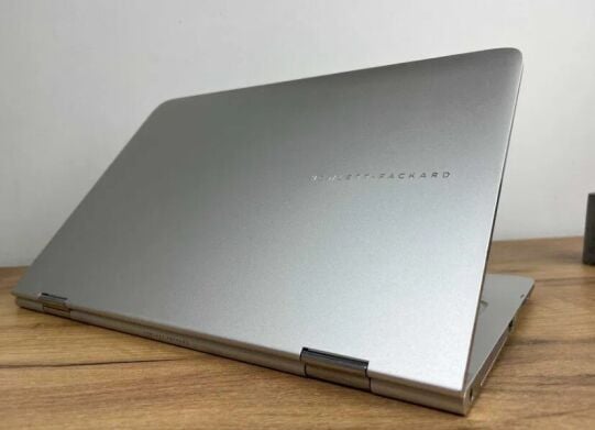 Ультрабук-трансформер HP Spectre x360 G1 Convertible / 13.3" (2560x1440) IPS / Intel Core i7-5600U (2 (4) ядра по 2.6 - 3.2 GHz) / 8 GB DDR3 / 256 GB SSD / Intel HD Graphics 5500 / WebCam / Win 10 Pro Ультрабук-трансформер HP Spectre x360 G1 Convertible / 13.3" (2560x1440) IPS / Intel Core i7-5600U (2 (4) ядра по 2.6 - 3.2 GHz) / 8 GB DDR3 / 256 GB SSD / Intel HD Graphics 5500 / WebCam / Win 10 Pro