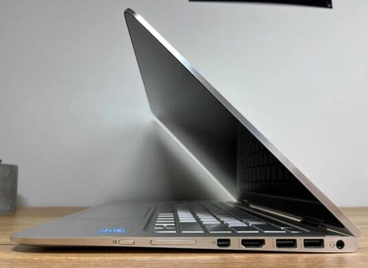 Ультрабук-трансформер HP Spectre x360 G1 Convertible / 13.3" (2560x1440) IPS / Intel Core i7-5600U (2 (4) ядра по 2.6 - 3.2 GHz) / 8 GB DDR3 / 256 GB SSD / Intel HD Graphics 5500 / WebCam / Win 10 Pro Ультрабук-трансформер HP Spectre x360 G1 Convertible / 13.3" (2560x1440) IPS / Intel Core i7-5600U (2 (4) ядра по 2.6 - 3.2 GHz) / 8 GB DDR3 / 256 GB SSD / Intel HD Graphics 5500 / WebCam / Win 10 Pro