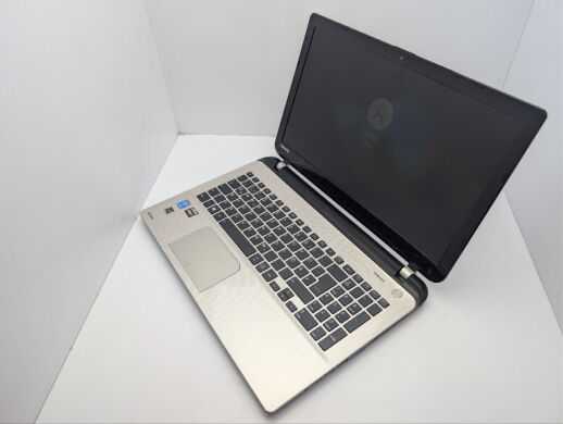 Ноутбук Toshiba Satellite L50-B / 15.6" (1920x1080) IPS / Intel Core i5-4210U (2 (4) ядра по 1.7 - 2.7 GHz) / 8 GB DDR3 / 240 GB SSD / AMD Radeon R7 M260, 2 GB GDDR3, 64-bit / WebCam Ноутбук Toshiba Satellite L50-B / 15.6" (1920x1080) IPS / Intel Core i5-4210U (2 (4) ядра по 1.7 - 2.7 GHz) / 8 GB DDR3 / 240 GB SSD / AMD Radeon R7 M260, 2 GB GDDR3, 64-bit / WebCam