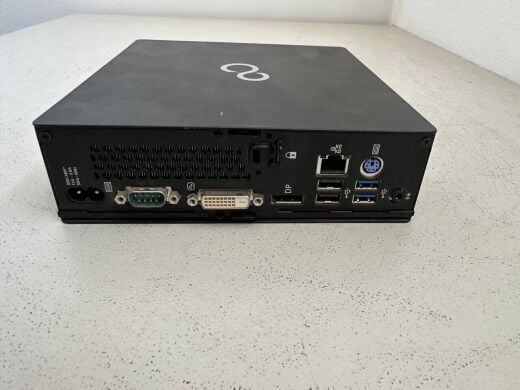 Неттоп Fujitsu Esprimo Q556 Desktop / Intel Core i3-6100T (2 (4) ядра по 3.2 GHz) / 8 GB DDR4 / 120 GB SSD / Intel HD Graphics 530 / DisplayPort / Блок питания в комплекте