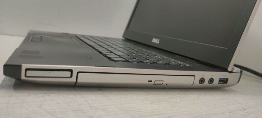 Ноутбук Dell Vostro 3550 / 15.6" (1366x768) TN / Intel Core i5-2520M (2 (4) ядра по 2.5 - 3.2 GHz) / 8 GB DDR3 / 500 GB HDD / AMD Radeon HD 6630M, 1 GB DDR3, 128-bit / WebCam / АКБ не тримає 