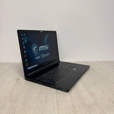 Ігровий ноутбук Б-клас MSI GS63VR Stealth 6RF / 15.6" (1920x1080) IPS / Intel Core i7-6700HQ (4 (8) ядра по 2.6 - 3.5 GHz) / 16 GB DDR4 / 512 GB SSD / nVidia GeForce GTX 1060, 6 GB GDDR5, 192-bit / WebCam