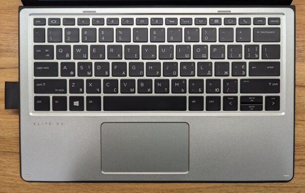 Нетбук-трансформер Б-клас HP Elite X2 1012 G2 / 12.5" (2736x1824) IPS Touch / Intel Core i5-7200U (2 (4) ядра по 2.5 - 3.1 GHz) / 8 GB DDR3 / 256 GB SSD / Intel HD Graphics 620 / WebCam / TouchID / Windows 10 Нетбук-трансформер Б-клас HP Elite X2 1012 G2 / 12.5" (2736x1824) IPS Touch / Intel Core i5-7200U (2 (4) ядра по 2.5 - 3.1 GHz) / 8 GB DDR3 / 256 GB SSD / Intel HD Graphics 620 / WebCam / TouchID / Windows 10