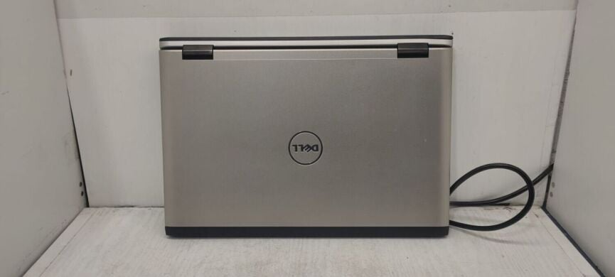 Ноутбук Dell Vostro 3550 / 15.6" (1366x768) TN / Intel Core i5-2520M (2 (4) ядра по 2.5 - 3.2 GHz) / 8 GB DDR3 / 500 GB HDD / AMD Radeon HD 6630M, 1 GB DDR3, 128-bit / WebCam / АКБ не тримає 