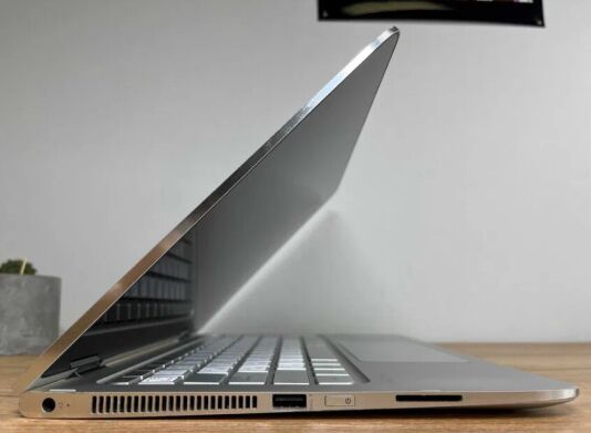 Ультрабук-трансформер HP Spectre x360 G1 Convertible / 13.3" (2560x1440) IPS / Intel Core i7-5600U (2 (4) ядра по 2.6 - 3.2 GHz) / 8 GB DDR3 / 256 GB SSD / Intel HD Graphics 5500 / WebCam / Win 10 Pro Ультрабук-трансформер HP Spectre x360 G1 Convertible / 13.3" (2560x1440) IPS / Intel Core i7-5600U (2 (4) ядра по 2.6 - 3.2 GHz) / 8 GB DDR3 / 256 GB SSD / Intel HD Graphics 5500 / WebCam / Win 10 Pro