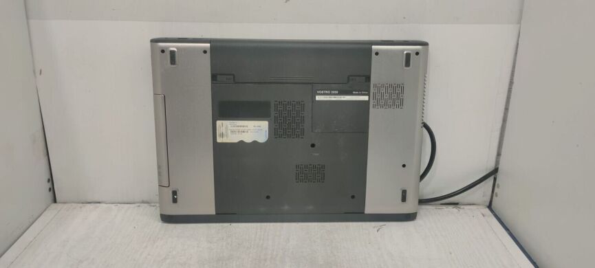 Ноутбук Dell Vostro 3550 / 15.6" (1366x768) TN / Intel Core i5-2520M (2 (4) ядра по 2.5 - 3.2 GHz) / 8 GB DDR3 / 500 GB HDD / AMD Radeon HD 6630M, 1 GB DDR3, 128-bit / WebCam / АКБ не тримає 