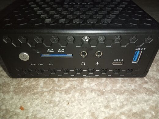 Неттоп Zotac ZBOX CI329 Nano USFF / Intel Celeron N4100 (4 ядра по 1.1 - 2.4 GHz) / 4 GB DDR4 / 120 GB SSD / Intel UHD Graphics 600