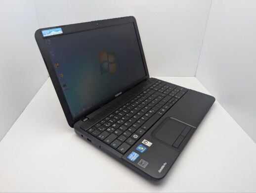 Ноутбук Toshiba Satellite C870 / 17.3" (1600x900) TN / Intel Core i3-2350M (2 (4) ядра по 2.3 GHz) / 6 GB DDR3 / 1000 GB HDD / Intel HD Graphics 3000 / WebCam