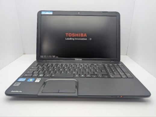 Ноутбук Toshiba Satellite C870 / 17.3" (1600x900) TN / Intel Core i3-2350M (2 (4) ядра по 2.3 GHz) / 6 GB DDR3 / 1000 GB HDD / Intel HD Graphics 3000 / WebCam