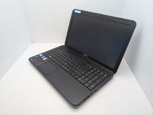 Ноутбук Toshiba Satellite C870 / 17.3" (1600x900) TN / Intel Core i3-2350M (2 (4) ядра по 2.3 GHz) / 6 GB DDR3 / 1000 GB HDD / Intel HD Graphics 3000 / WebCam